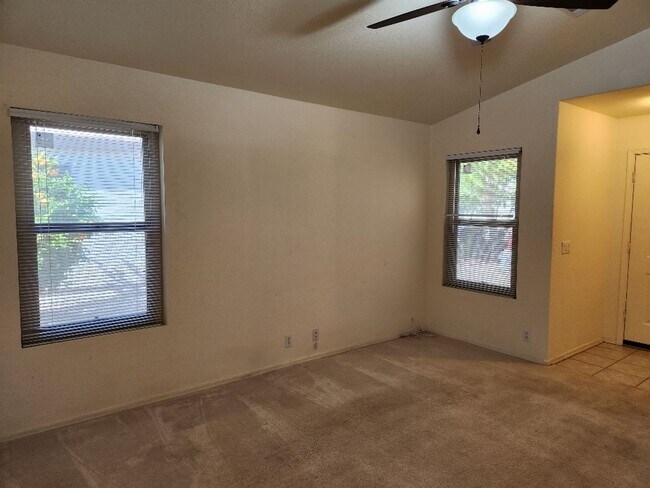 Building Photo - Nice 2 Bedroom in Mountain Vista Ranch!