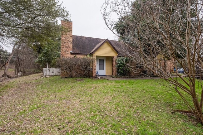 Building Photo - 1601 Faro Dr