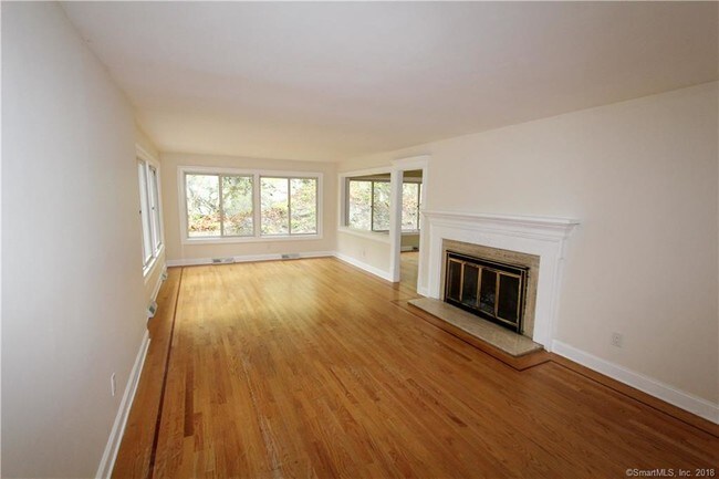Foto del edificio - 72 Cedar Hill Rd