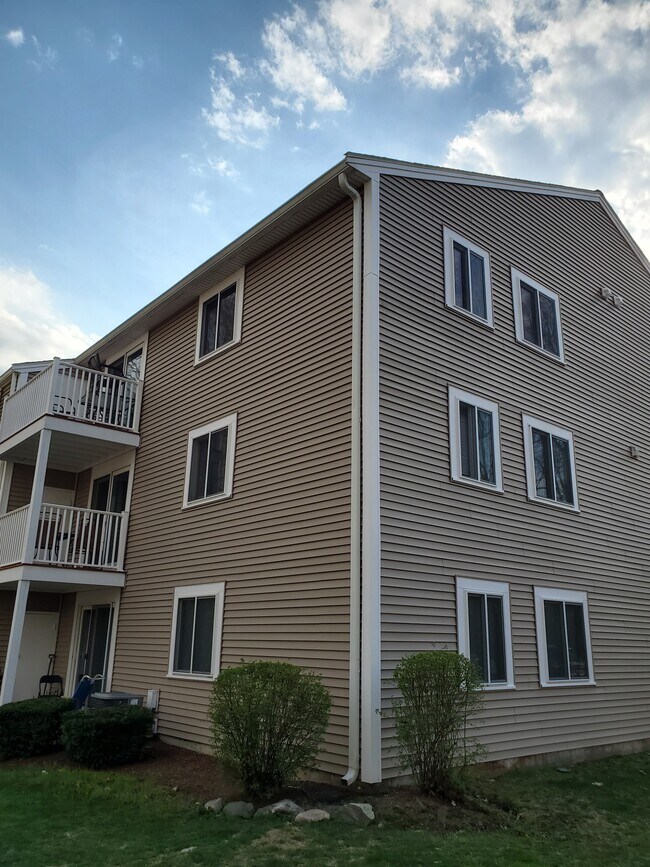 Foto del edificio - 42 Silver Hill Ln