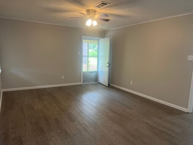 Foto del edificio - 411 Tony Carter Rd