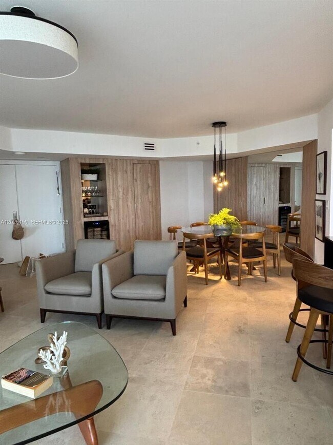 Foto del edificio - 6301 Collins Ave