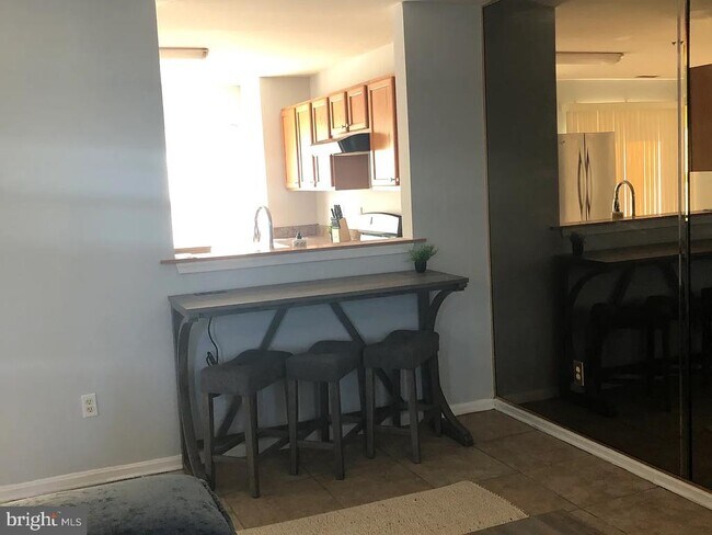 Building Photo - 2 Catalpa Ct