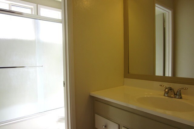 Foto del edificio - Cute Single Family Home, Wood Flooring, Fr...