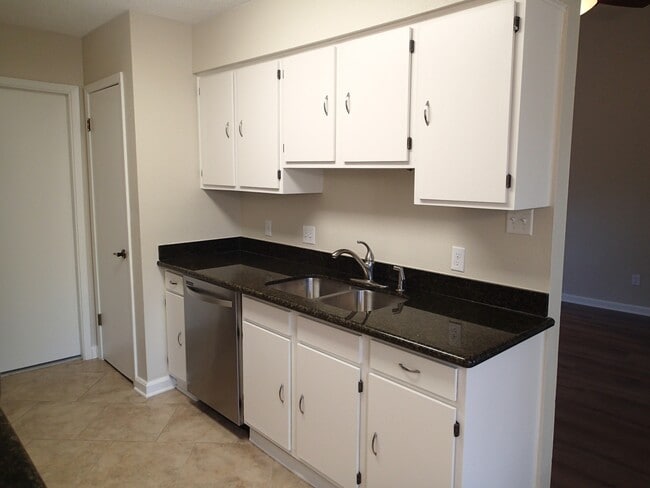 Building Photo - 671 Forest Loop