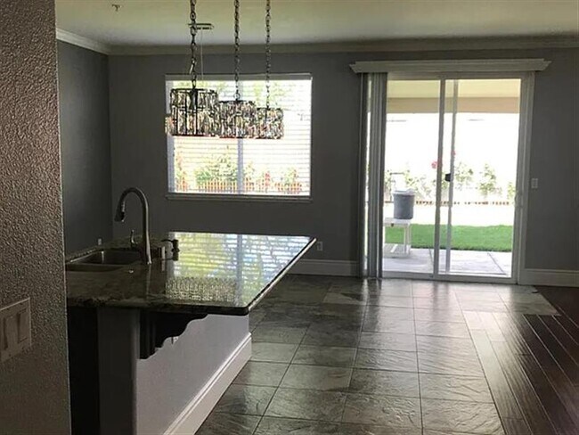 Building Photo - immaculate home