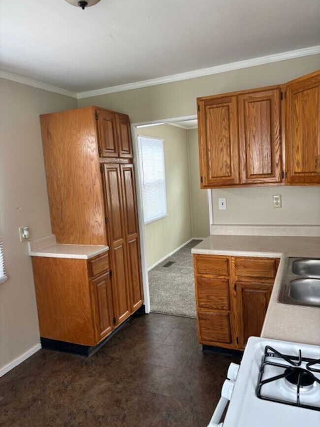 Building Photo - Check out this 3 Bedroom Ranch in Homewood...