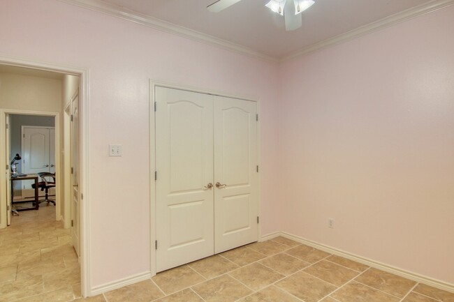 Foto del edificio - 6814 Guinevere St