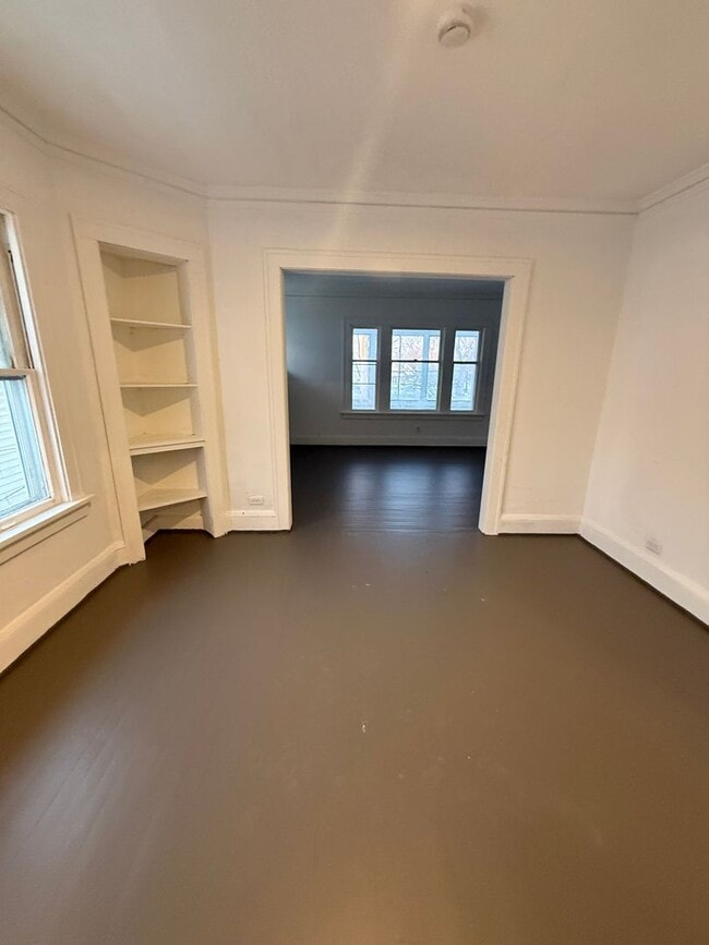 Foto del edificio - 10214 Nelson Ave