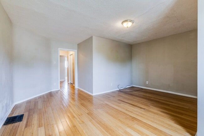 Building Photo - 1028 E Warrington Ave