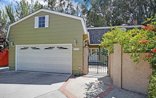 Foto del edificio - 405 Cunningham Way