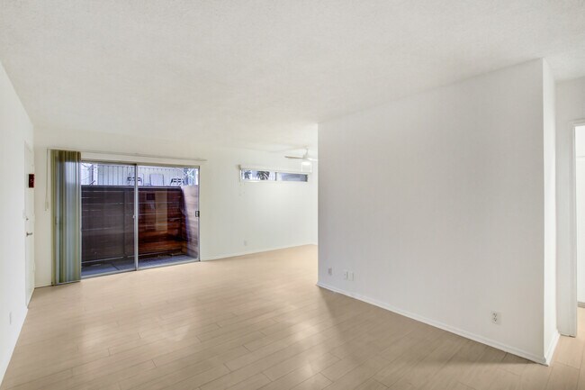 Sala de estar/Patio - 828 6th St