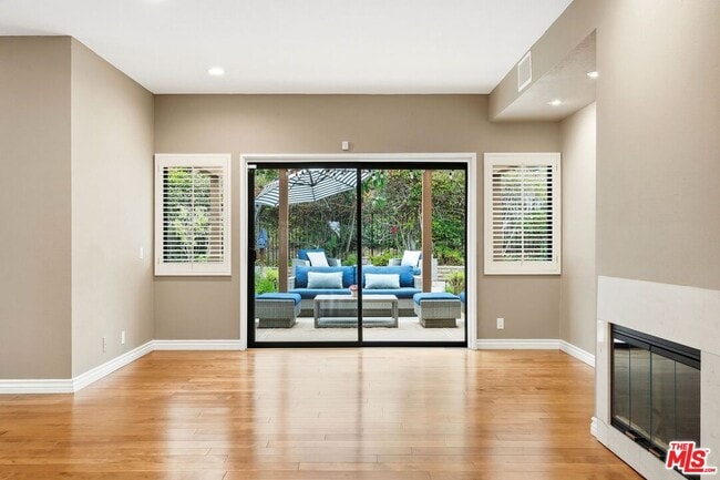 Building Photo - 6505 Beachview Dr