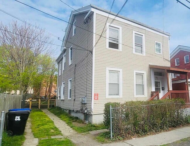 44 Conklin St, Poughkeepsie, NY 12601 Room for Rent in Poughkeepsie