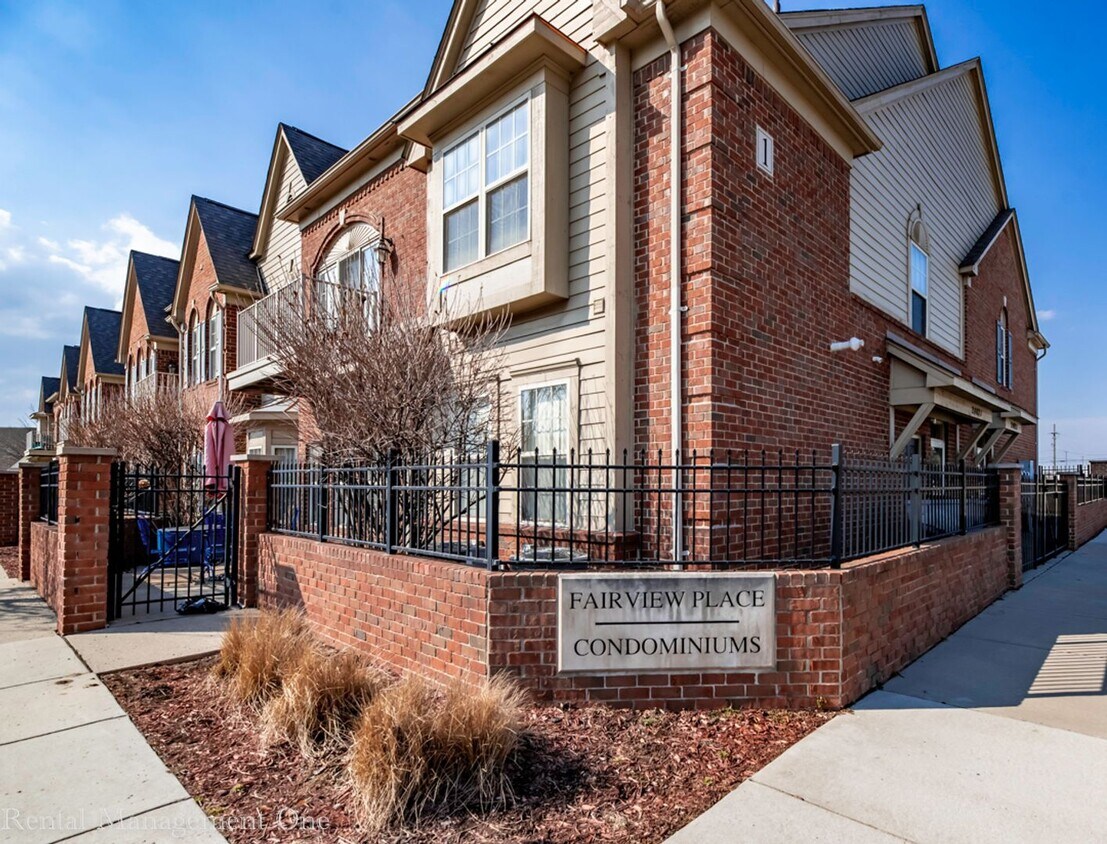 Foto principal - Beautiful 3 bedroom Condominium in Hazel Park