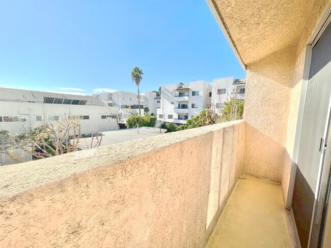 Foto del edificio - 5309 Riverton Ave