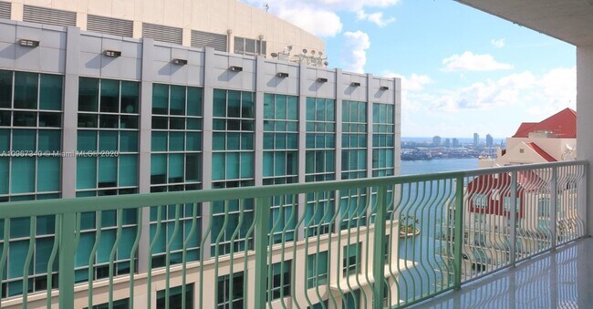 Foto del edificio - 1200 Brickell Bay Dr