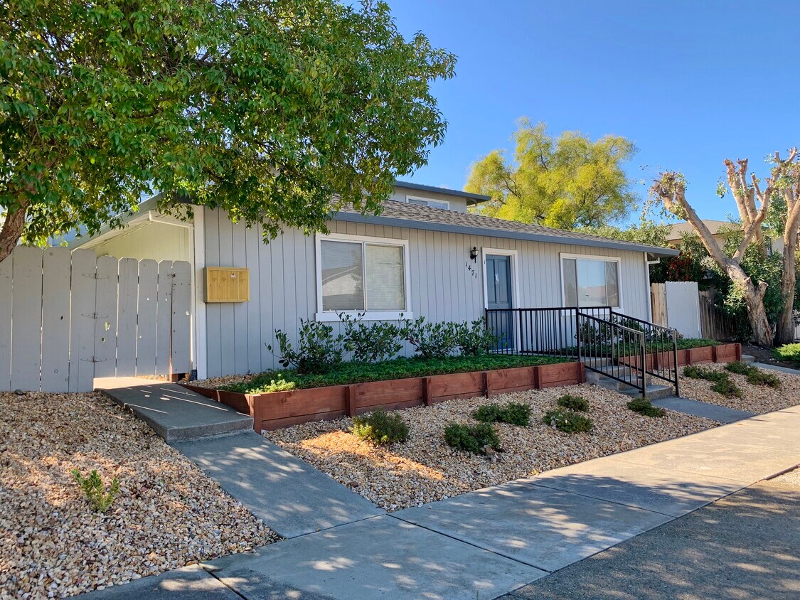 Primary Photo - 1471 Gabilan Dr