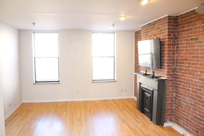 Building Photo - 1222 Washington St