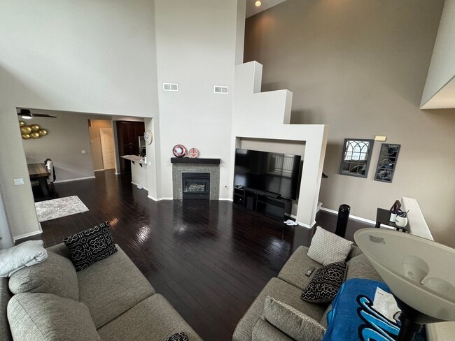 Foto del edificio - Spacious 2-Bedroom, 2-Bath Modern Home Loc...