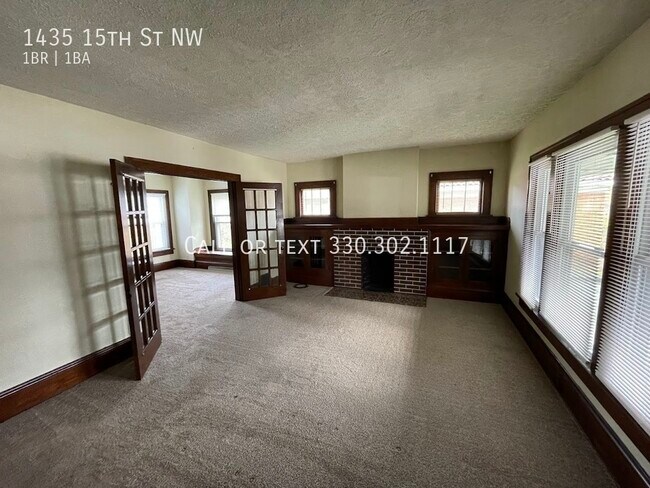 Foto del edificio - One bedroom one bathroom first level vinta...