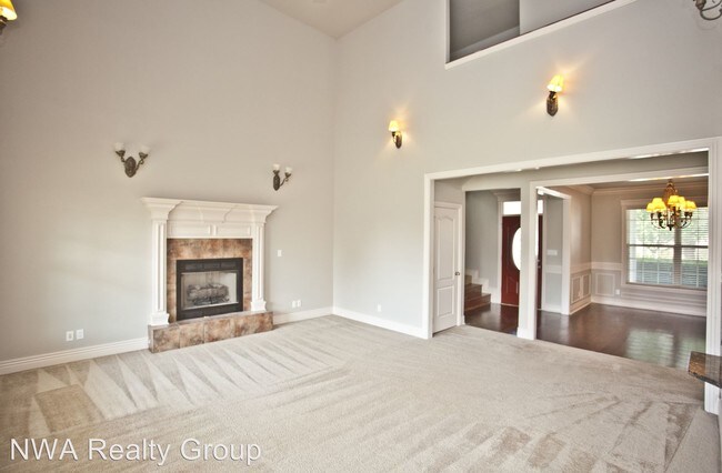 Building Photo - 4602 SW Chancery St