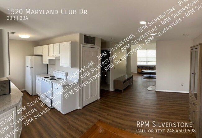 Building Photo - Downtown Royal Oak Townhouse With Pool