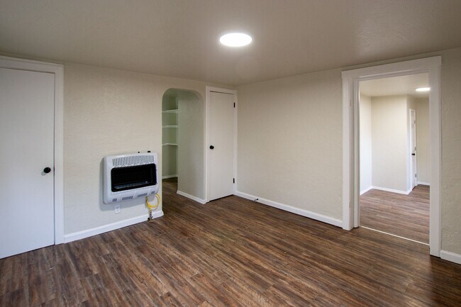 Foto del edificio - 1612 N Villa Ave Triplex