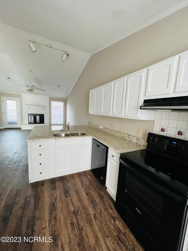 Building Photo - 16 Upton Ct Dr