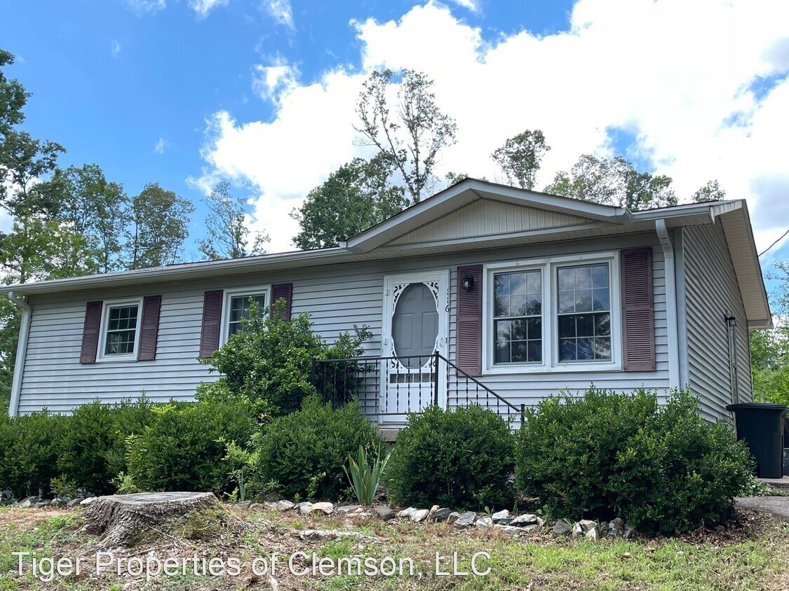 3 br, 2 bath House 116 Oak Ridge Cir House Rental in Seneca, SC