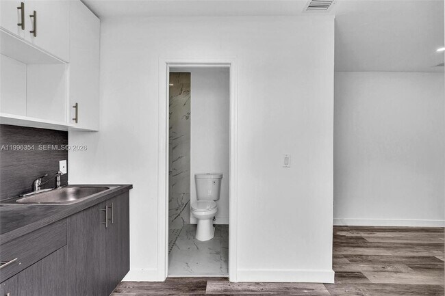 Foto del edificio - 6640 Evergreen Dr