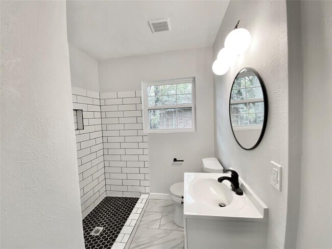Foto del edificio - 923 Fernwood Ave