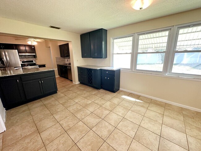 Foto del edificio - 1770 63rd Ave N