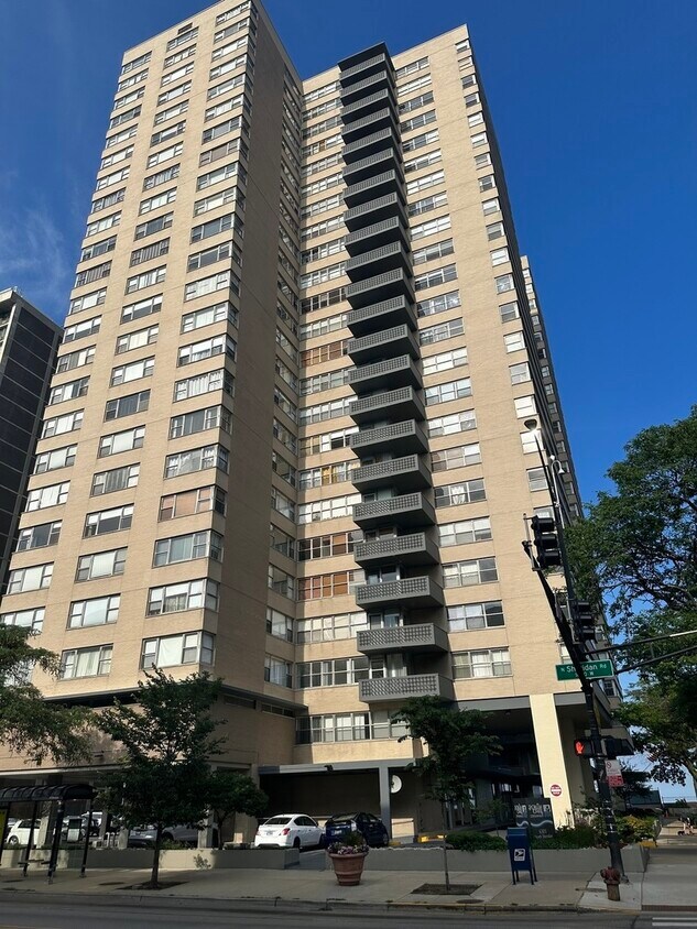 6301 N Sheridan Rd Unit 23O, Chicago, IL 60660 Condo for Rent in