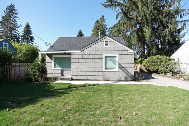 Building Photo - 1516 San Francisco Ave NE