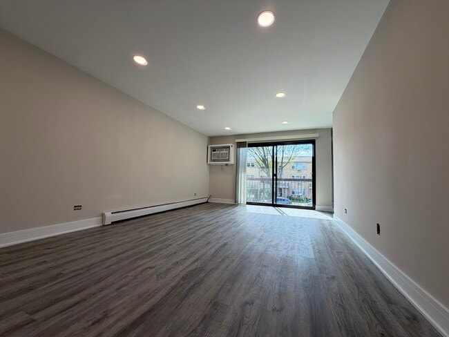 Building Photo - 5525 N Chester Ave