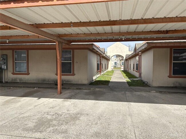 Foto del edificio - 11 West Dr