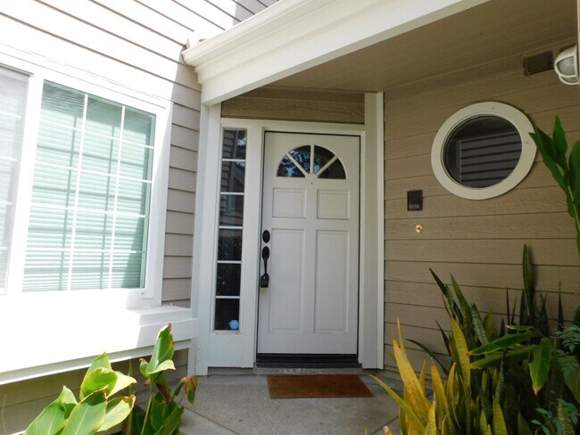 Foto del edificio - Gated Lake community 2 bed, 2.5 bath home.
