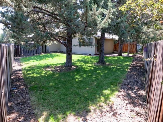 Building Photo - 3 br, 2 bath House - 761 SE Breitenbush Lane