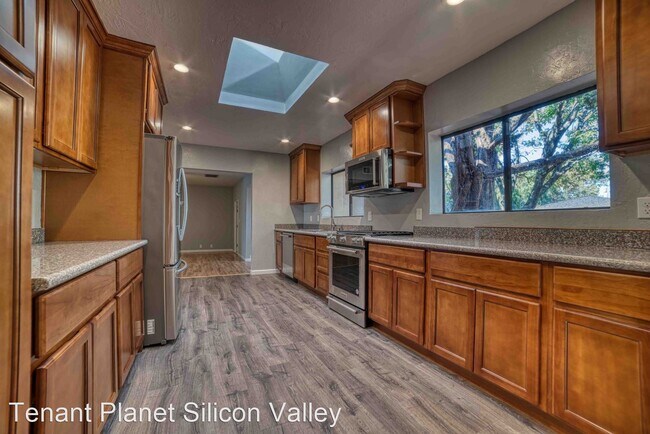 Foto del edificio - 3 br, 1.5 bath House - 774 Manor Way