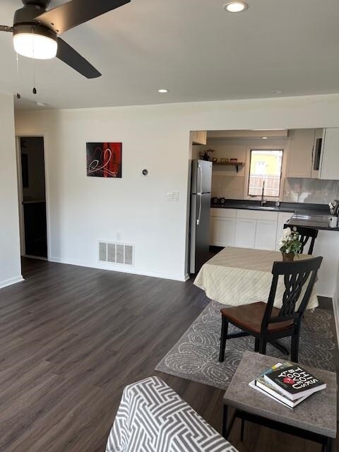 Building Photo - 190 Charles St