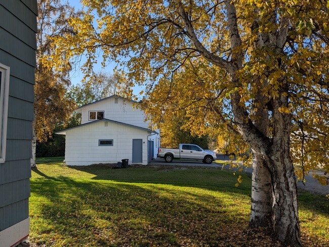 Building Photo - 4085 Iris Ln