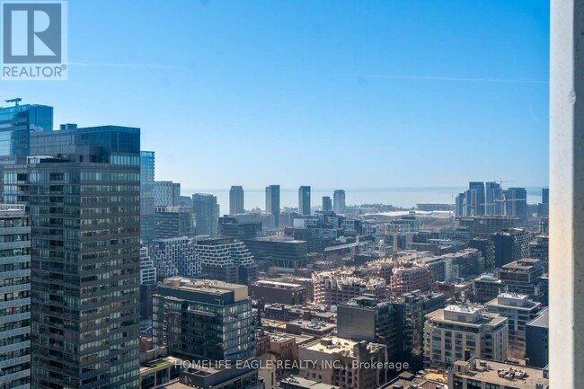 Building Photo - 108 Peter St