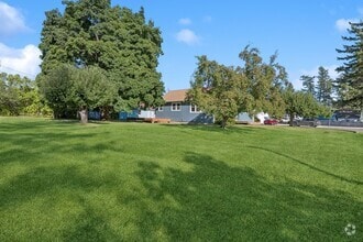 Building Photo - 808 1st Ave E