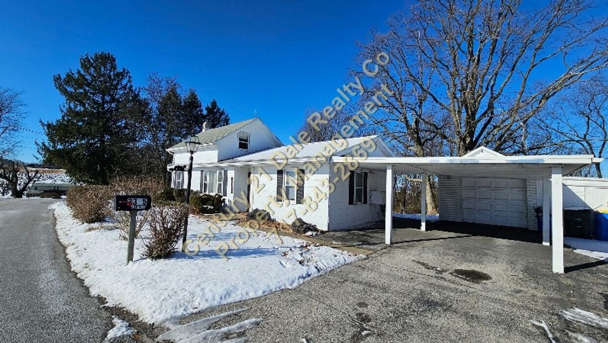 Primary Photo - 2 BR, 1 Bath in Central School District wi...