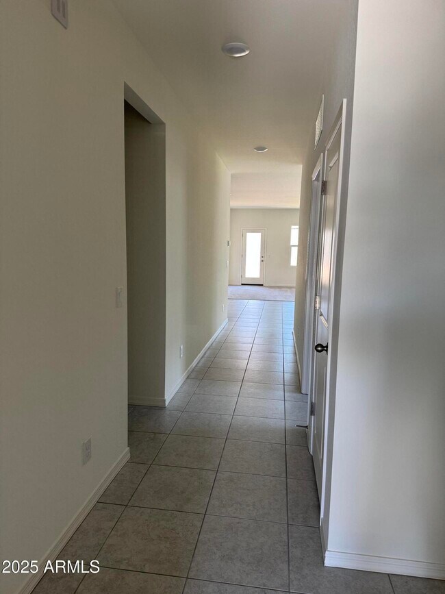 Foto del edificio - 24207 W Hidalgo Ave