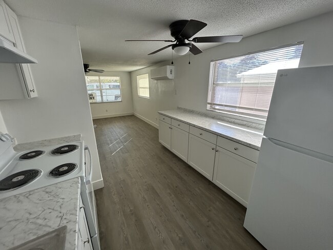 Building Photo - 5446 Lisa Cir