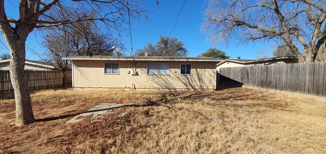 Building Photo - Affordable 3 bedroom 1.5 bedroom home near...