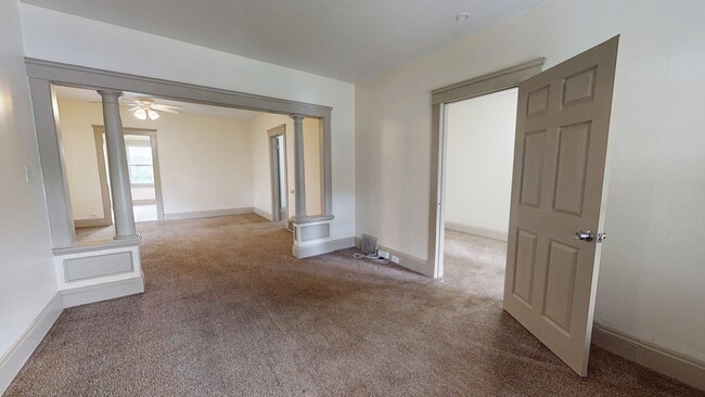 Building Photo - 3339 W.84th