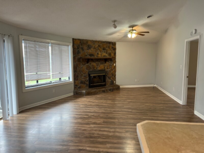 216 Knoll Dr Unit 200, Bristol, VA 24202 Condo for Rent in Bristol